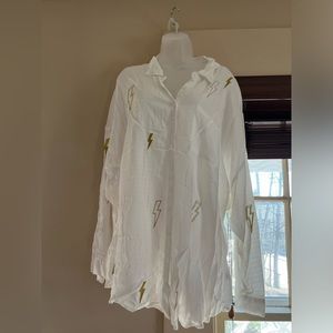 Torrid 3 lightening on white button down blouse